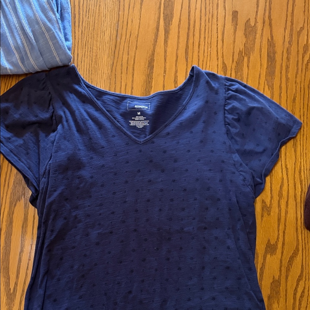 Assorted Women's Tops Collection - Picture 3 of 6